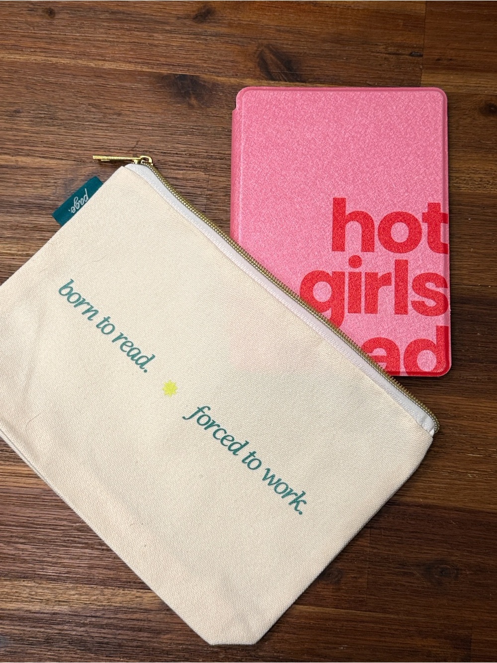 Page The Shop “Hot Girls Read” Kindle Case & Kindle Pouch